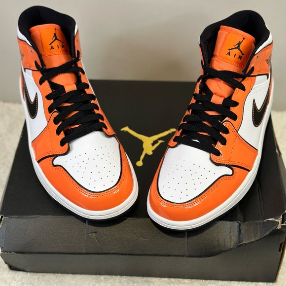 Air Jordan 1 Mid SE - Picture 9 of 14